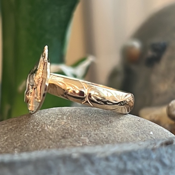 14k gold ring with horse and crosshatch background - Picture 8 of 17